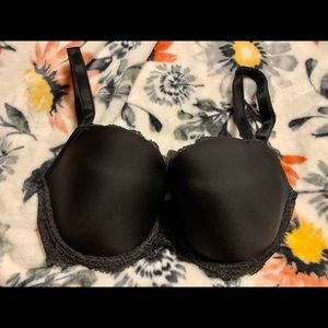 Victoria’s Secret Dream Angels bra. 34DDD lace